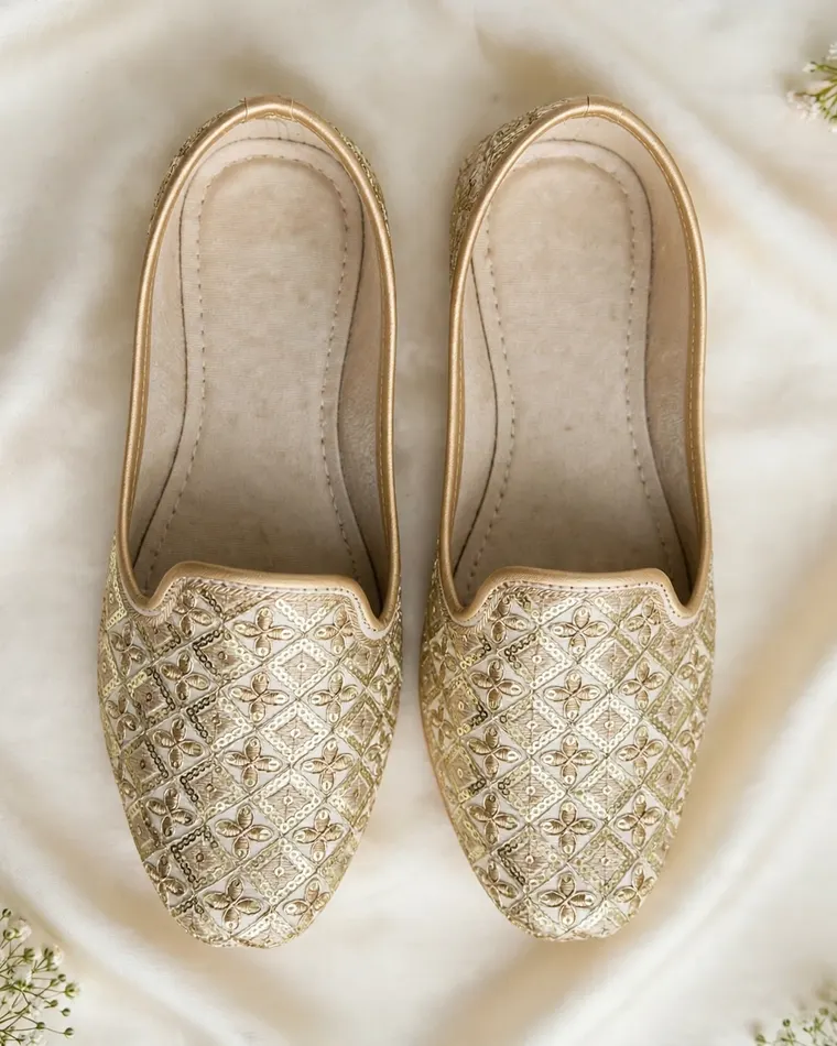 Regal golden checkered pattern zardozi groom jutti