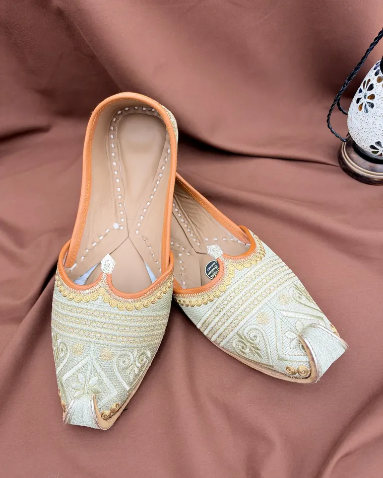 Men's champagne gold brocade embroidered Punjabi jutti — men's jutti Calgary