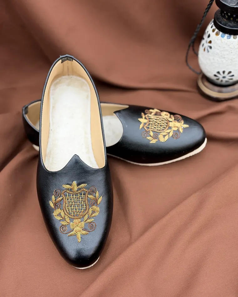 Men's black crest embroidered Punjabi jutti — men's jutti Calgary