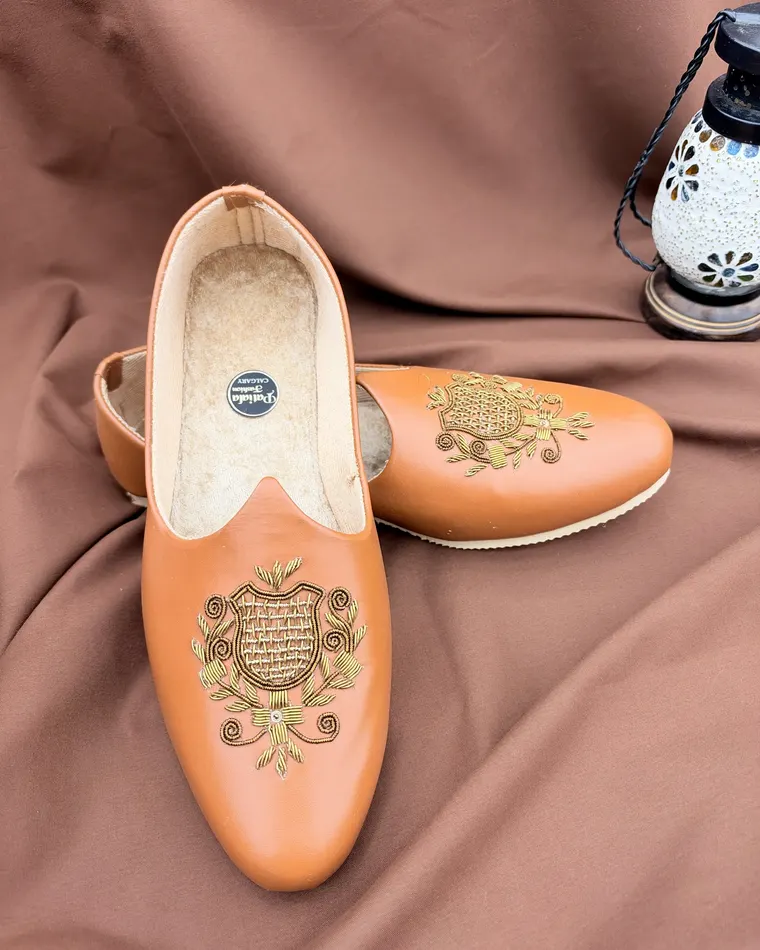Men's tan crest embroidered Punjabi jutti — men's jutti Calgary