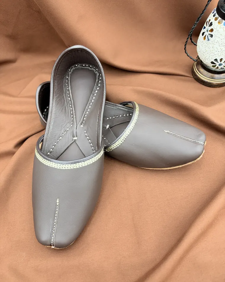Men's charcoal gray slip-on Punjabi jutti — men's jutti Calgary