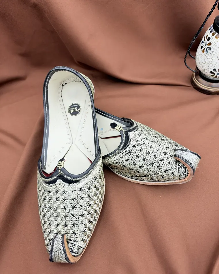 Men's silver star motif embroidered Punjabi jutti — men's jutti Calgary