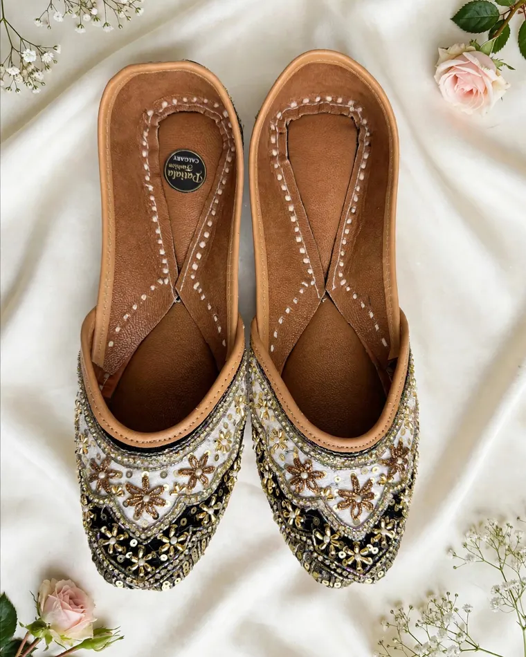 Black and gold sequin embellished ethnic mojri — women's jutti Calgary
